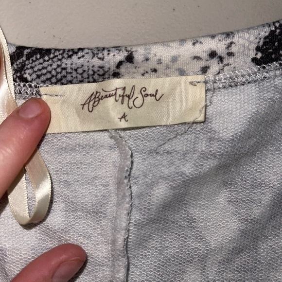 Snakeskin print super soft dressy tee - Picture 2 of 2